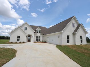 1636 Clubside Dr, Tupelo, MS 38801