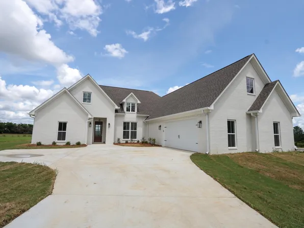 1636 Clubside Dr, Tupelo, MS 38801