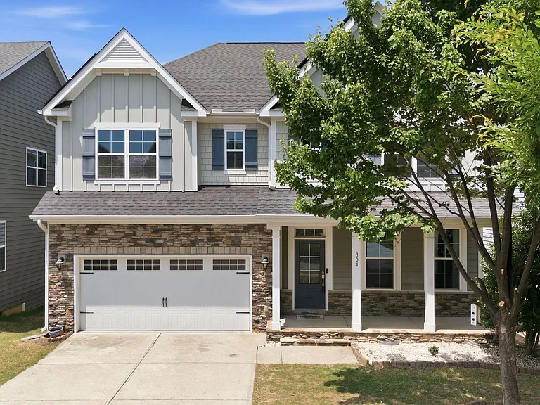 304 Atwood Dr — Photo 1