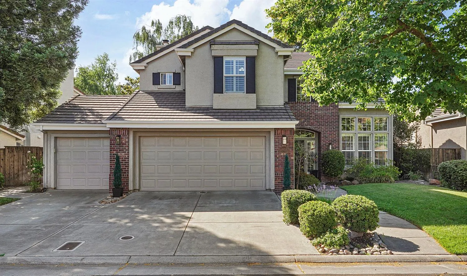 4243 Pinehurst Cir photo 1