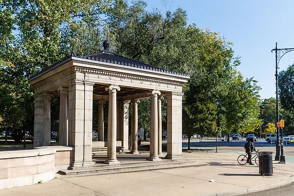 Sold by MNS | media 29