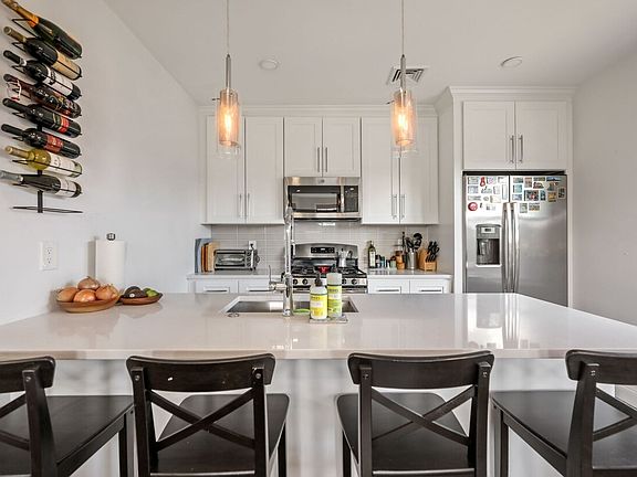 3rd image of 77 Torrey St Unit 2