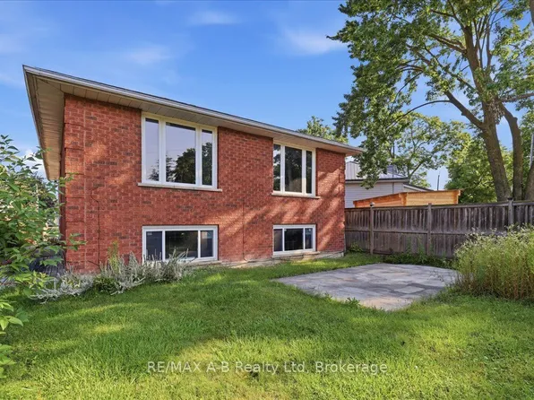 15 Railway Ave, Stratford, ON N5A 2H8