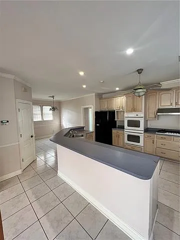 3 bed, 2.0 bath, 1745 sqft, $1,800 — Photo 3