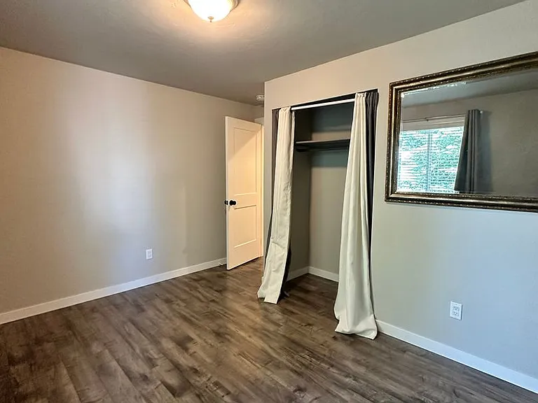 18 N Western Ave — Photo 14