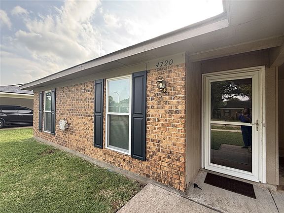 2nd image of 4720 Longstreet Pl