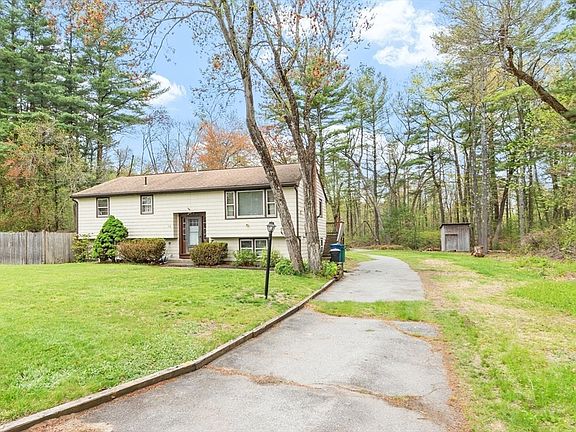 3rd image of 10 Meadowglen Rd