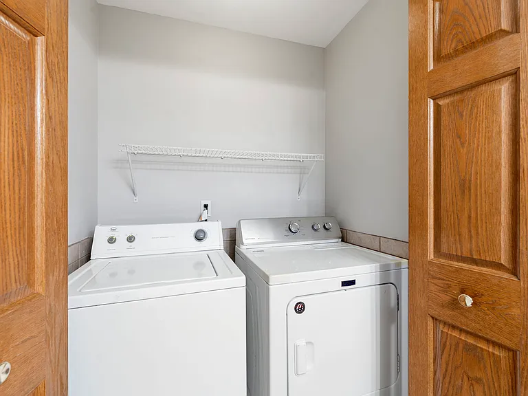 1477 Stonefield Dr — Photo 17