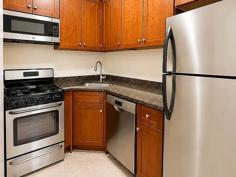 160 W 76th St #1B — Photo 11