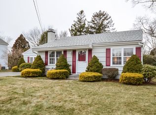 7 Gerloff Rd, Falmouth, MA 02540