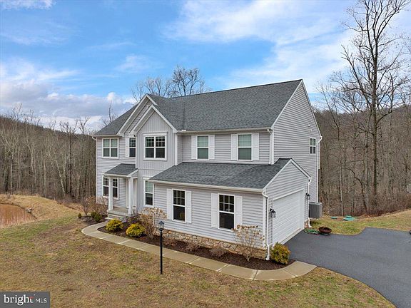 3rd image of 252 Oak Grove Rd