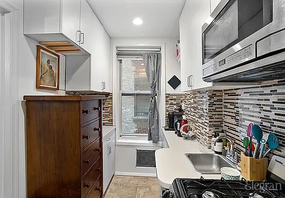 3rd image of 145 W 12th St APT 26