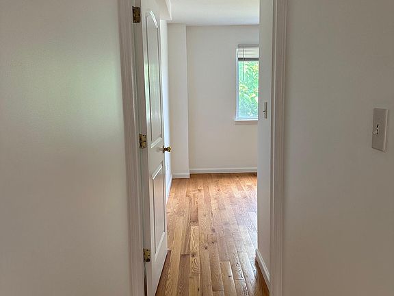 5th image of 342 E Davis Ave