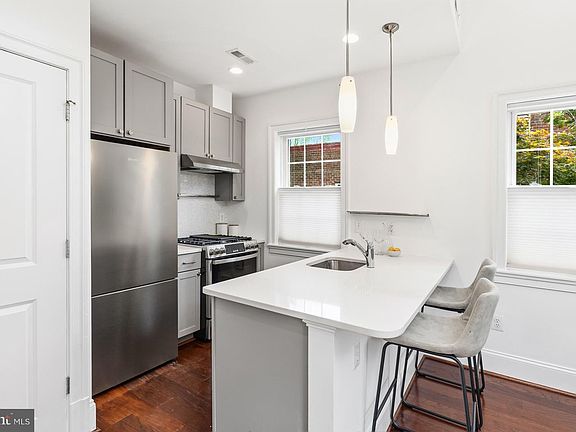 5th image of 2323 40th St NW #6