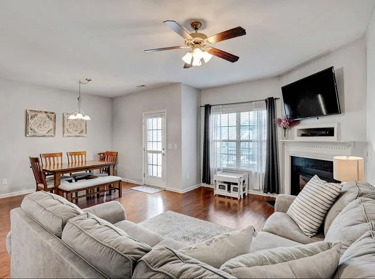 224 Beaconwood Ln — Photo 2