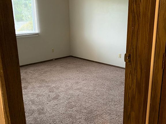 5th image of 806 W Pine Hill Ln APT 12