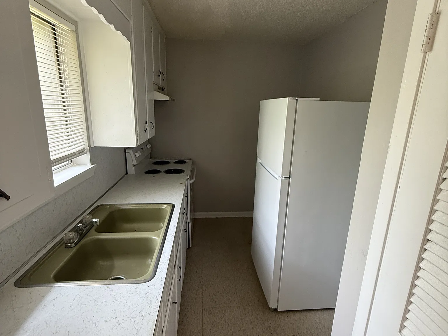 1012 Wells Circle - 11 — Photo 4