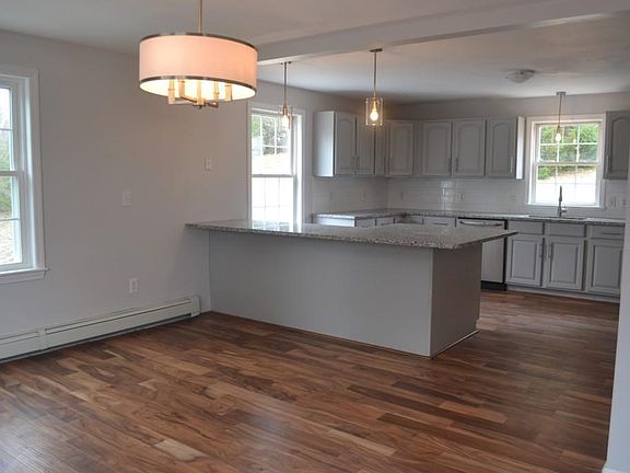 5th image of 153 Main St