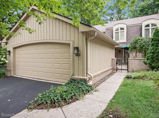 1276 Greenglen Ct, Bloomfield Hills, MI