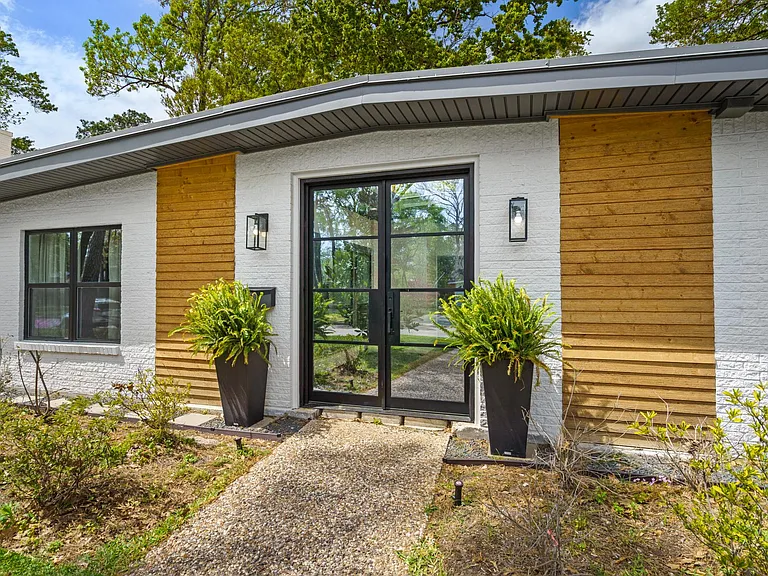 13122 Barryknoll Ln — Photo 2
