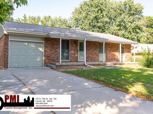 8030 N Hazelwood Dr, Lincoln, NE 68510