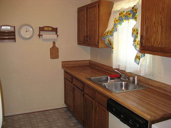 5th image of 2700 Laurelton Pl