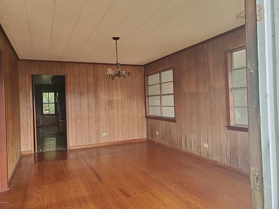 2nd image of 318 Dernier St