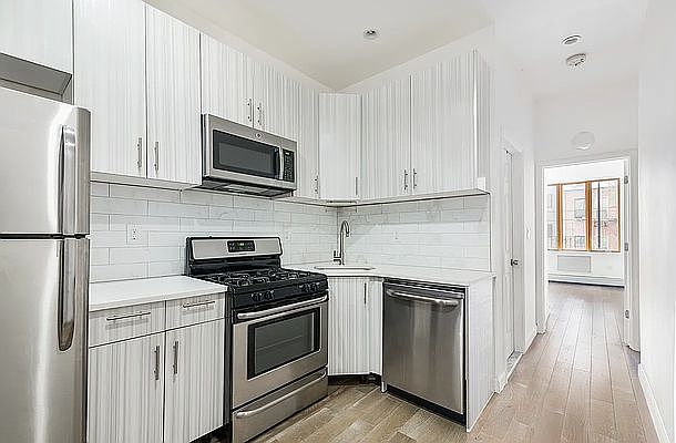 1st image of 228 Suydam St #2
