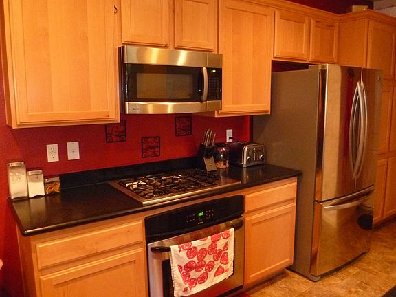 Beautiful Upgraded Kitchen