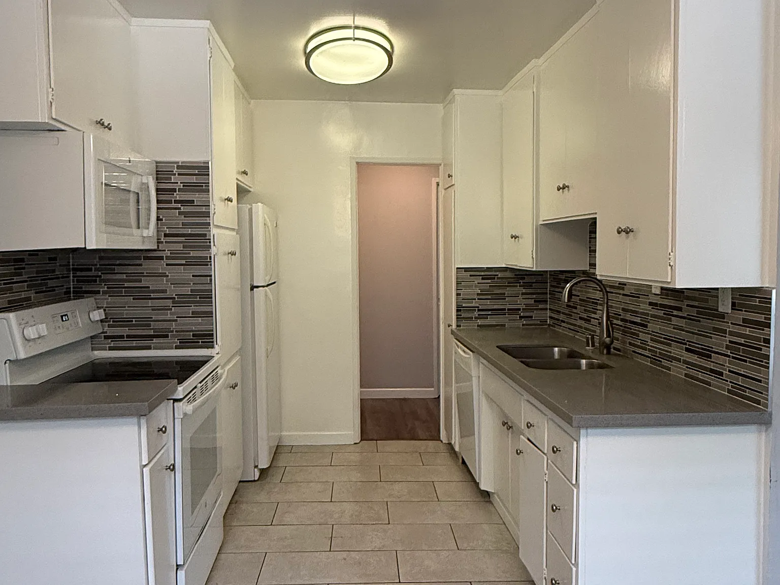 504 Avenue G — Photo 4