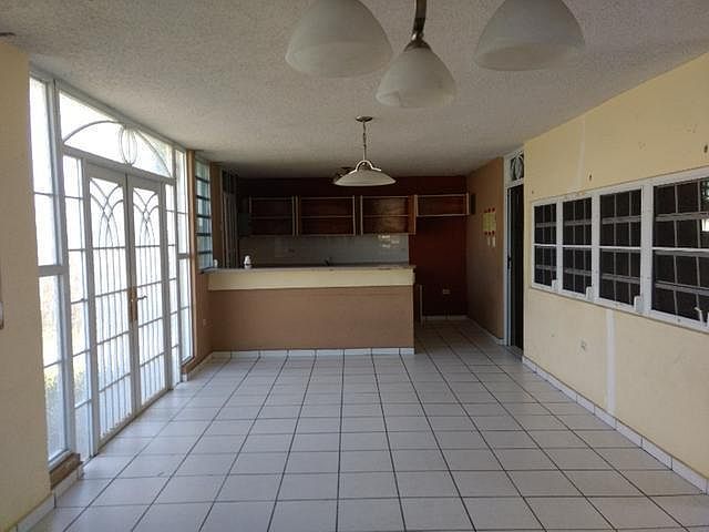 2nd image of 12 Calle E