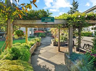 Chateauneuf, Victoria, BC V8V 4T5