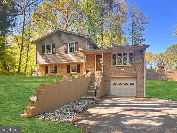 5827 Long Beach Dr, Saint Leonard, MD 20685