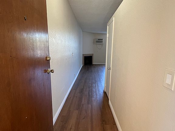 3rd image of 10256 McClemont Ave APT 202