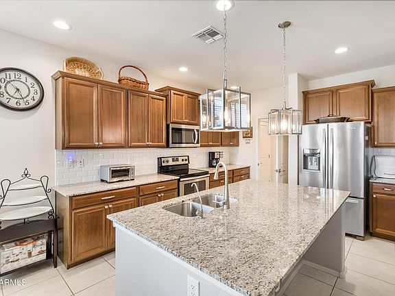 3rd image of 2518 E PASEO Drive