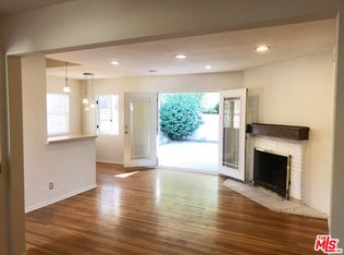 21850 Dumetz Rd, Woodland Hills, CA 91364