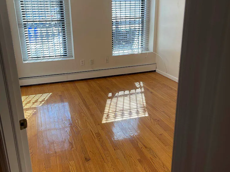 21 Vernon Ave #GARDEN-FLOOR — Photo 7