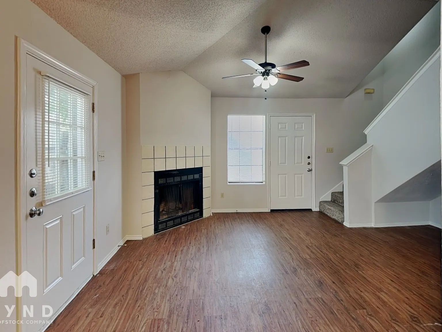 2214 Creekside Ln — Photo 4