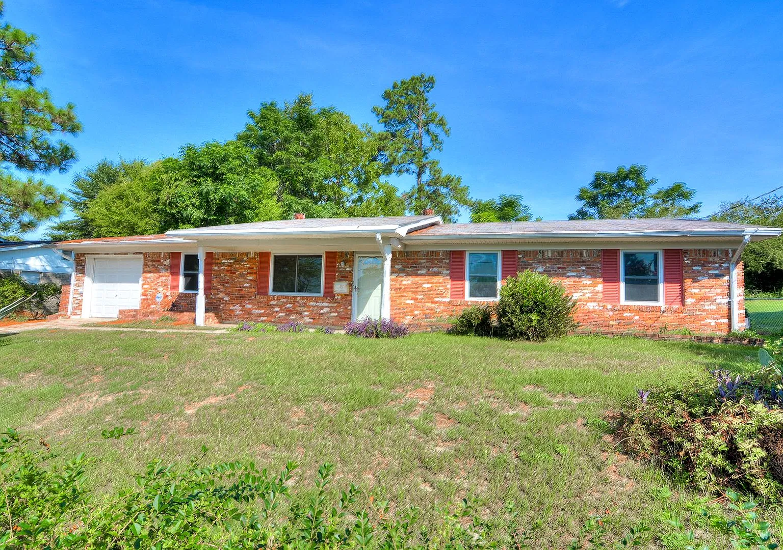 4 bed, 3.0 bath, 2349 sqft, $1,629 — Photo 1