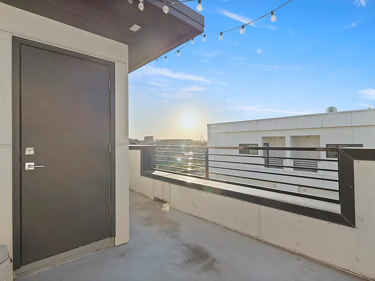 1813 Park Ave #106 — Photo 2