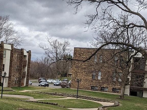 2nd image of 2214 Country Club Dr APT 1