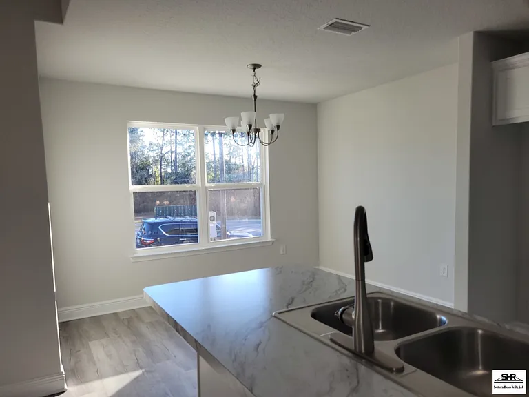 384 Hilburn Ln — Photo 3