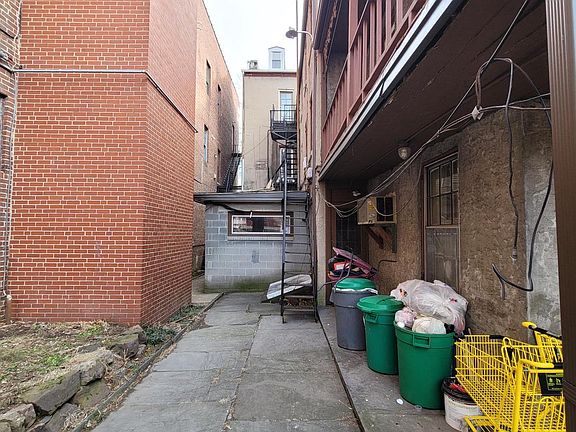 2nd image of 146 N 5th St