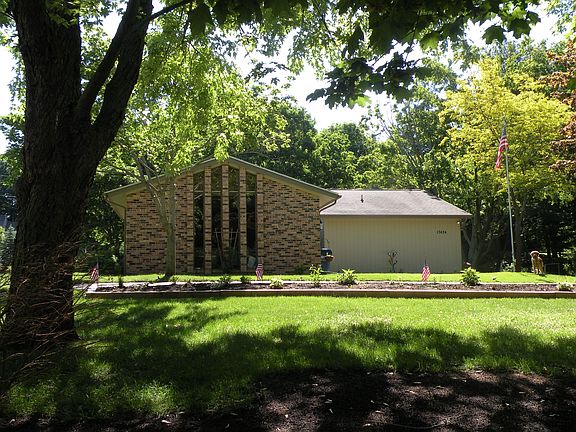 3rd image of 13424 Lakeshore Dr