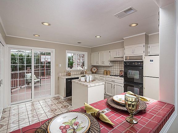 4th image of 275 Aviador Ave