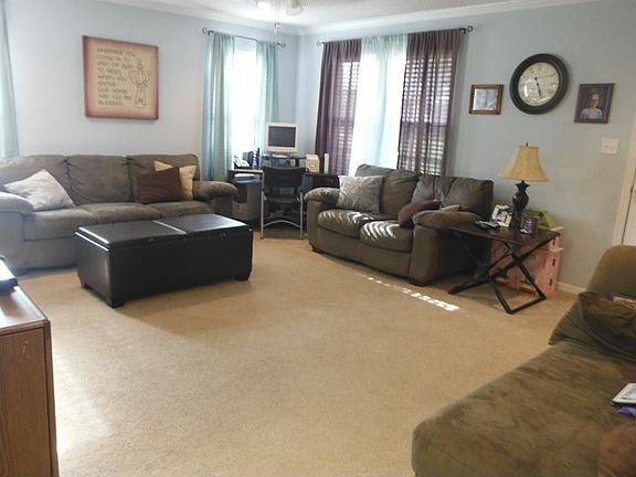 4th image of 136 McDonald Ct