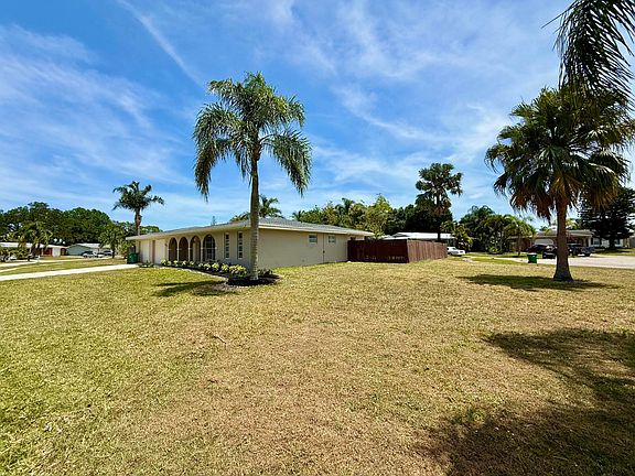 4th image of 601 SW Ivanhoe Drive
