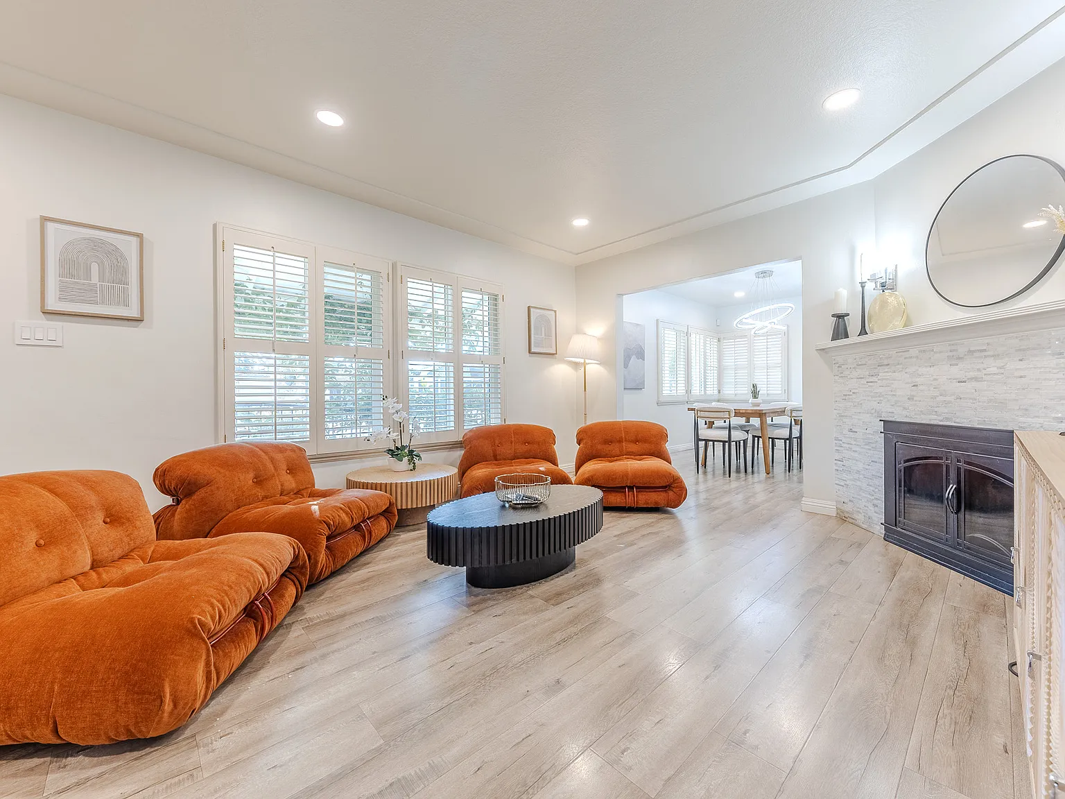 4 bed, 2000 sqft, $8,900 — Photo 1