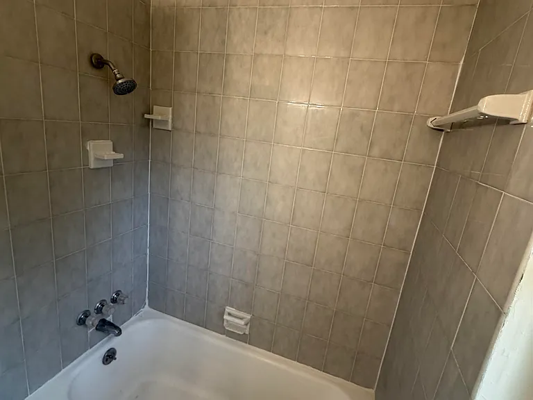 2404 Surrey St — Photo 5