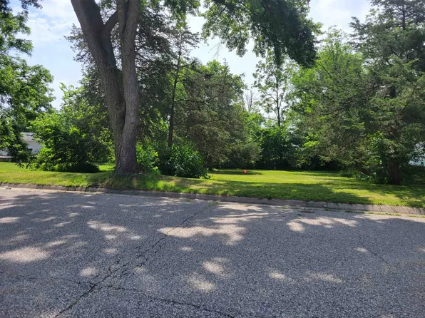 700 E Edgewater St, Portage, WI 53901